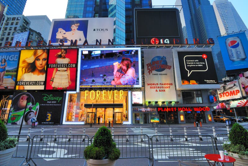 Photographing Billboards : Forever 21 Times Square Billboard