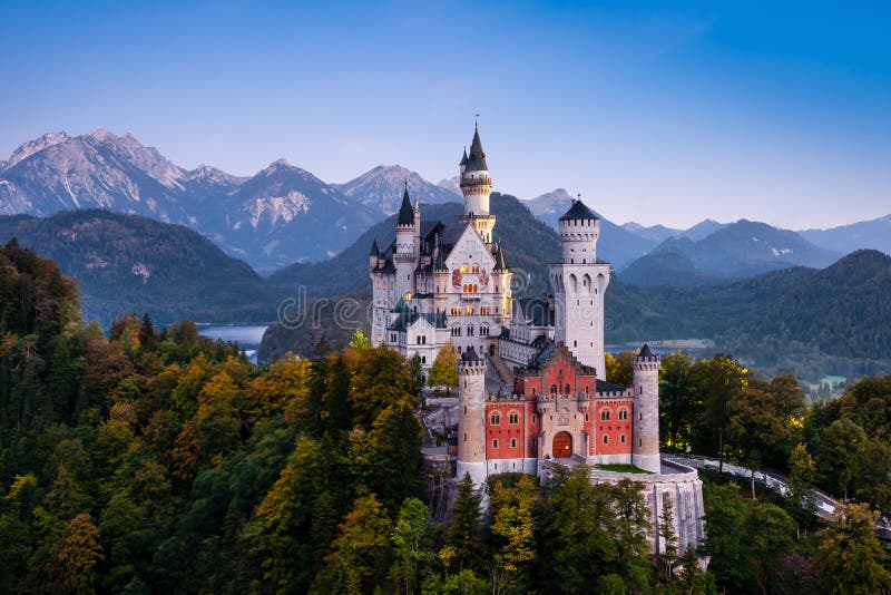Berömd Neuschwanstein slott i Bayern, Tyskland