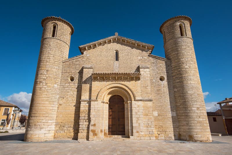 Berömd romanesquekyrka i Fromista, Palencia, Spanien arkivbilder Berömd romanesquekyrka i Fromista, Palencia, Spanien arkivbilder