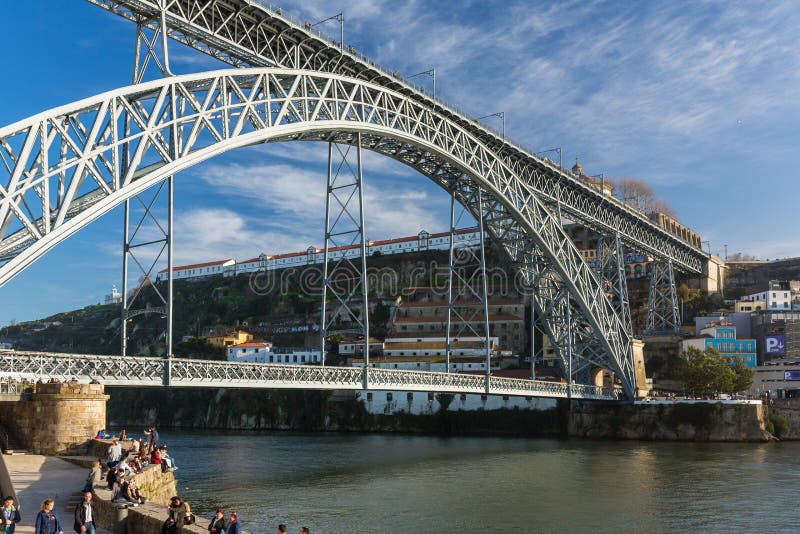 Berühmte Brücke Ponte dom Luis in Porto, Portugal