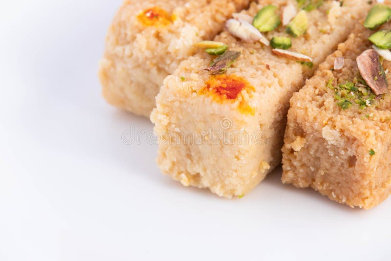 Berühmte indische mithai heißen Milchkuchen kalakand burfi oder alwar ka mawa barfi aus khoya curdle doodh malai wird bei Gelegenh lizenzfreie stockbilder