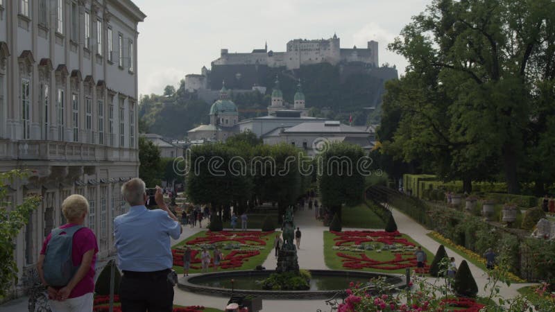 Berühmter Ausblick auf die salzburger mirabell Burg zur Festung und Kathedrale