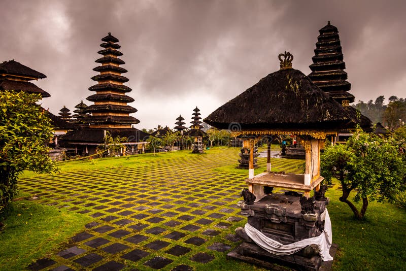Besakih tempel royaltyfria bilder Besakih tempel royaltyfria bilder