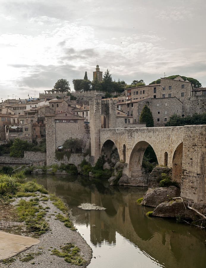 Besaludorp stock afbeelding