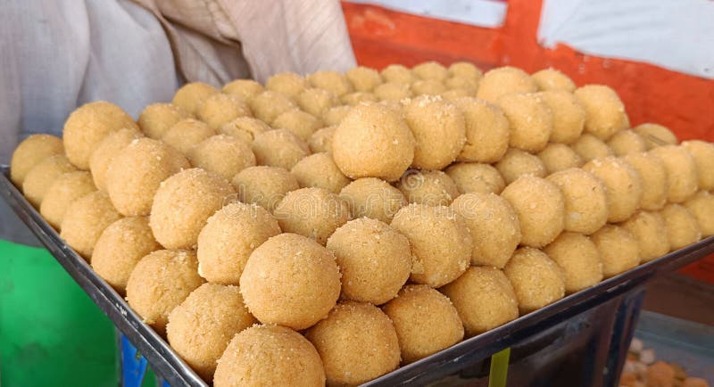 Besan ladoo oder laddu sind köstliche süße Kugeln mit Gramm Mehl Zucker Ghee cardamoms indian mithai lizenzfreies stockbild