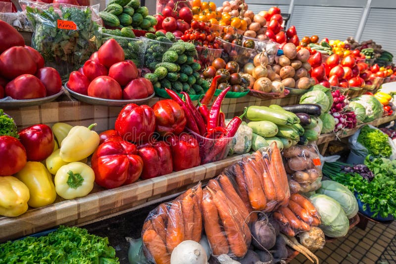 Fresco verduras elección sobre el El mercado, ucrania.