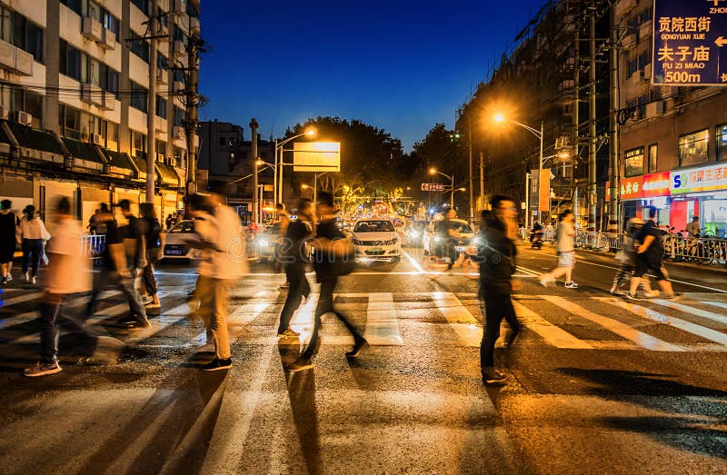 Beschäftigte Straße Konfuzius-Tempels Nacht lizenzfreies stockbild Beschäftigte Straße Konfuzius-Tempels Nacht lizenzfreies stockbild