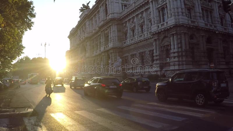 Beschäftigter Verkehr in Rom Italien