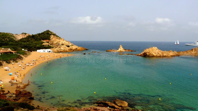 Beskåda av den Cala Pregoorcanda stranden i Balearic Island. royaltyfri bild