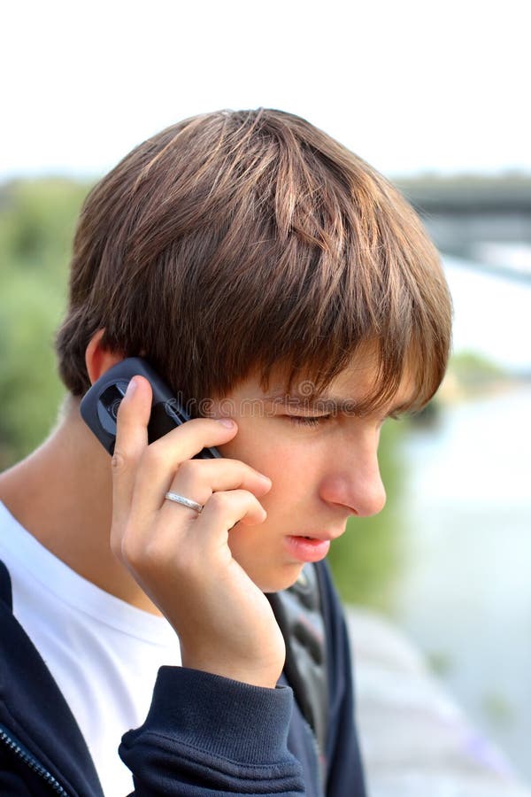 Besorgter Jugendlicher lizenzfreies stockbild Besorgter Jugendlicher lizenzfreies stockbild