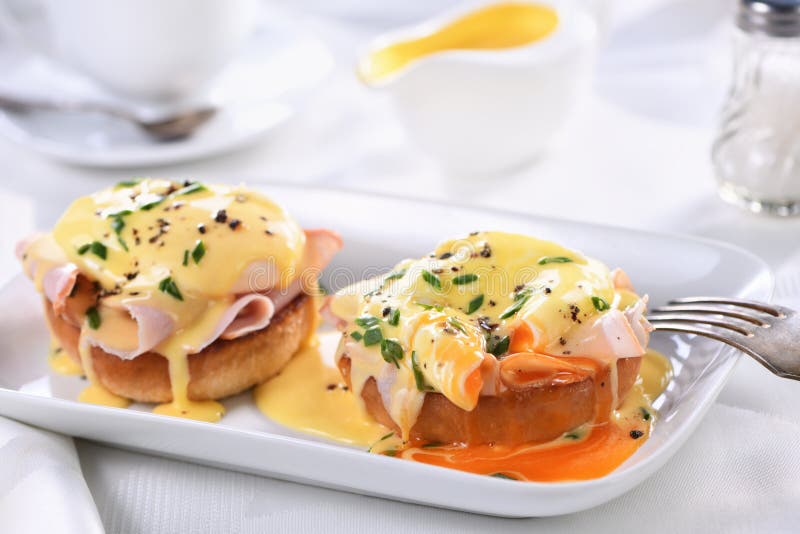 Best Benedict Eggs with Hollandaise Sauce