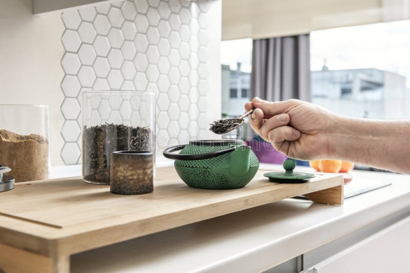 The best-known components of tea are undoubtedly the xanthan bases, the main of which is caffeine, although it also contains royalty free stock photos