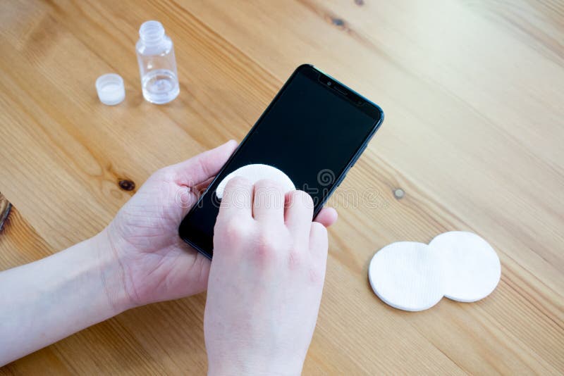 Qual é A Melhor Maneira De Higienizar Os Celulares Qual é A Melhor Maneira De Higienizar Os Celulares