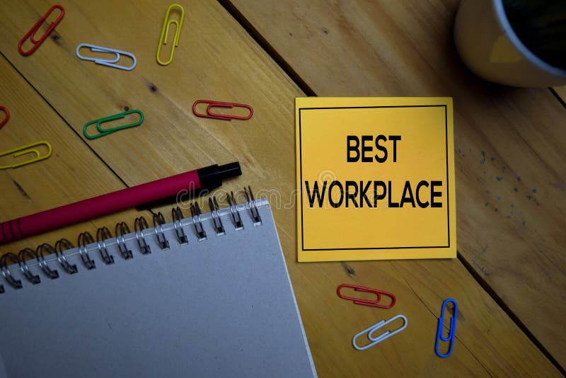 Best Workplace write on a sticky note isolated on wooden background