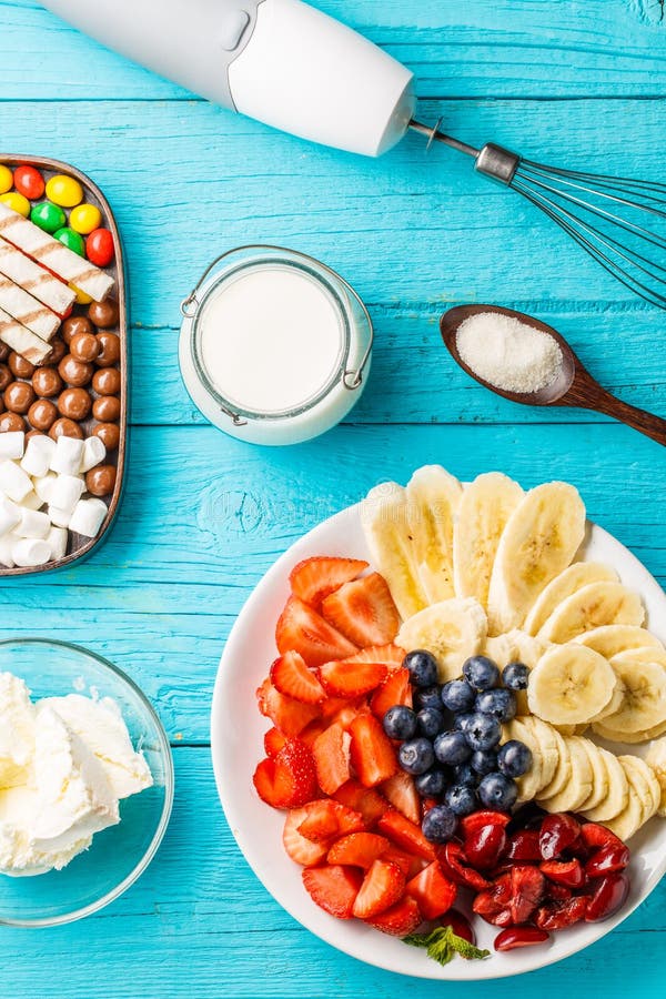Bestandteile für Fruchtmilchshaken lizenzfreies stockfoto Bestandteile für Fruchtmilchshaken lizenzfreies stockfoto