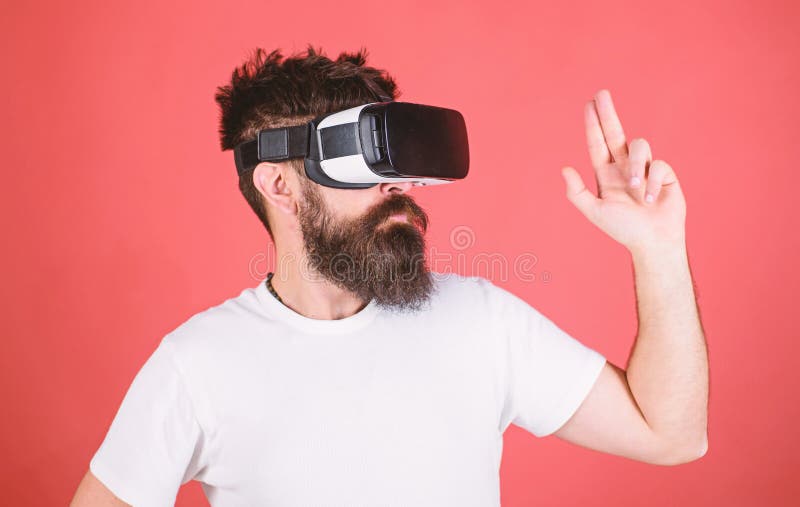 Beste schutters voor VR De eerste persoonsschutter toont hoe verslavende VR zou kunnen zijn Het gebaar van de mensenhand als de s royalty-vrije stock foto Beste schutters voor VR De eerste persoonsschutter toont hoe verslavende VR zou kunnen zijn Het gebaar van de mensenhand als de s royalty-vrije stock foto