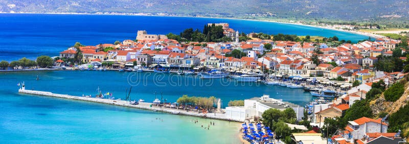 Beste van Griekenland - toneelsamos eiland Mooie Pythagorion-stad, mening van marine en strand royalty-vrije stock foto's Beste van Griekenland - toneelsamos eiland Mooie Pythagorion-stad, mening van marine en strand royalty-vrije stock foto's
