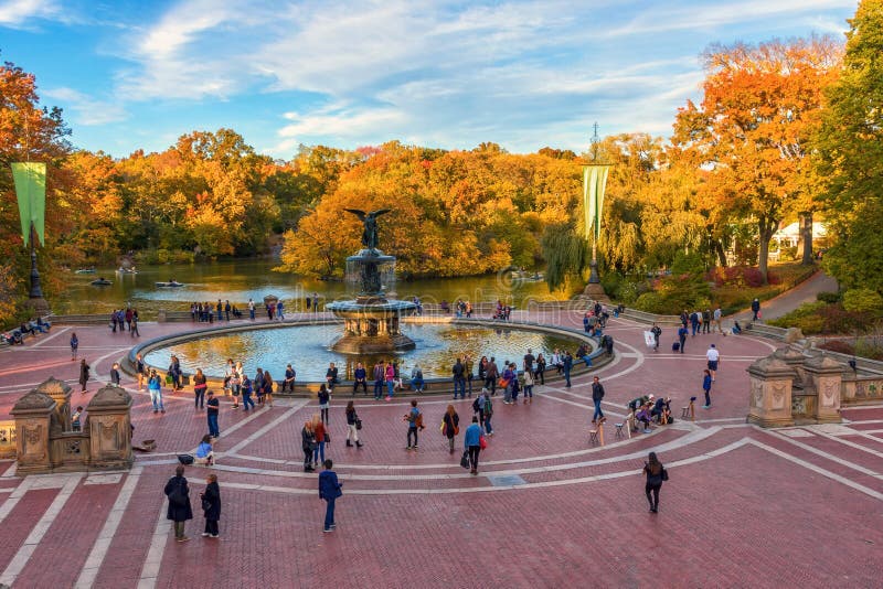 Fall At Bethesda Fountain editorial stock photo. Image of water - 34890873