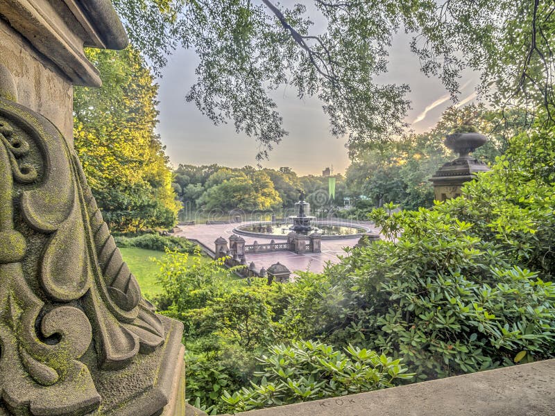 Bethesda Terrace and Fountain overlook The Lake in New York City's Central  Park Stock Photo - Alamy