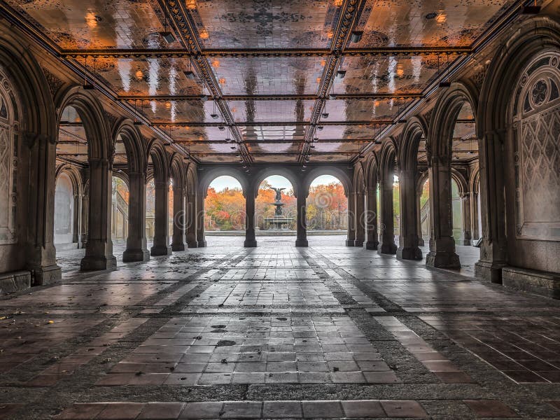 Bethesda Terrace and Fountain overlook The Lake in New York City's Central  Park Stock Photo - Alamy