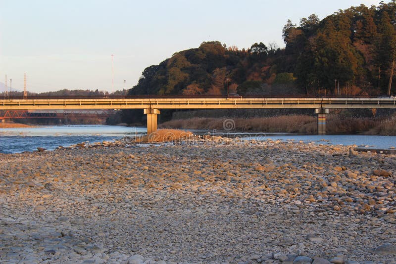 Betonowy most nad Kumy rzeką w Japonia obrazy stock Betonowy most nad Kumy rzeką w Japonia obrazy stock