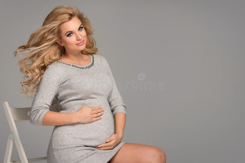 Glamoureuze, voluptueuze blonde vrouw stock foto