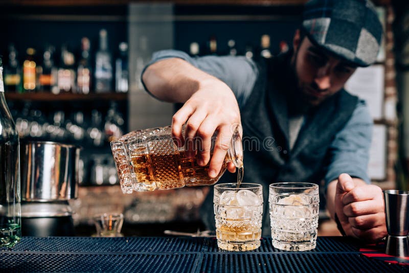 Bevanda antiquata del cocktail - bevanda del whiskey, bevanda dei gentlemans fotografie stock libere da diritti Bevanda antiquata del cocktail - bevanda del whiskey, bevanda dei gentlemans fotografie stock libere da diritti