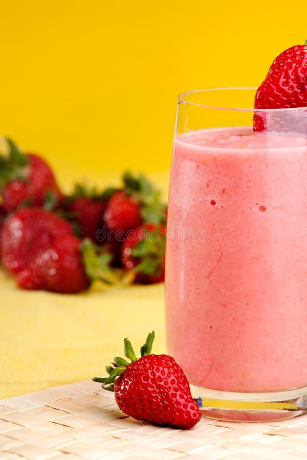 Bevanda di estate della fragola fotografia stock libera da diritti Bevanda di estate della fragola fotografia stock libera da diritti