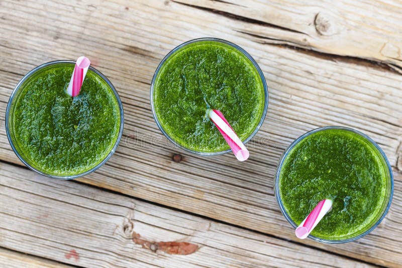 Bevanda fresca degli spinaci Disintossicazione della primavera Cibo sano Alimento sano immagine stock Bevanda fresca degli spinaci Disintossicazione della primavera Cibo sano Alimento sano immagine stock