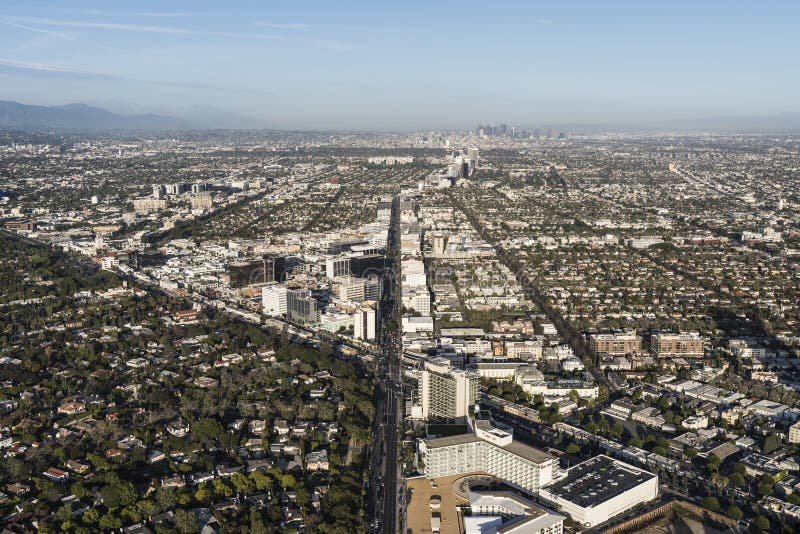 Beverly Hills California Wilshire e Santa Monica Blvds Aerial imagem de stock Beverly Hills California Wilshire e Santa Monica Blvds Aerial imagem de stock