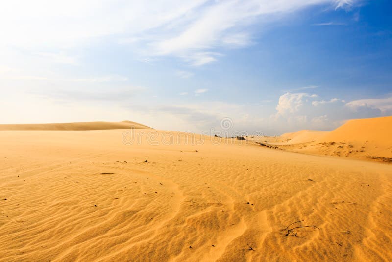 Bewegen Sie auf Wüste bei Mui Ne, Süd-Vietnam wellenartig