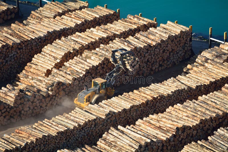 Bewegliche Klotz an einem beschäftigten Hafen lizenzfreie stockfotos Bewegliche Klotz an einem beschäftigten Hafen lizenzfreie stockfotos