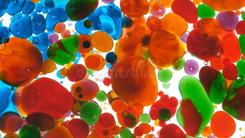 Bewegung des Gefriervorgangs von sich bewegenden Ölblasen stockfoto