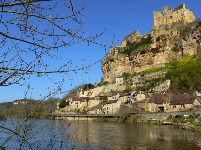 Dordogne river in Beynac-et-Cazenac, Dordogne (Perigord Noir), Aquitaine, France. Dordogne river in Beynac-et-Cazenac, Dordogne (Perigord Noir), Aquitaine, France.