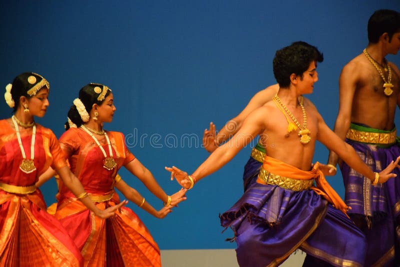 Bharatanatyam Group Dance – Kalakshithi School of Fine Art, Bengaluru (2) |  Whatshapp Bengaluru