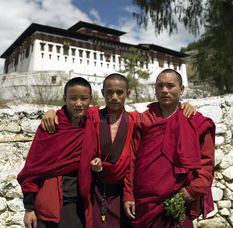 Bhután - monjes budistas
