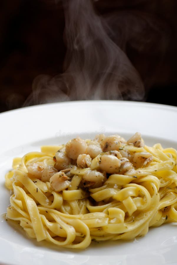 Bianco do vongole do alla do Linguine, culinária italiana fotos de stock Bianco do vongole do alla do Linguine, culinária italiana fotos de stock