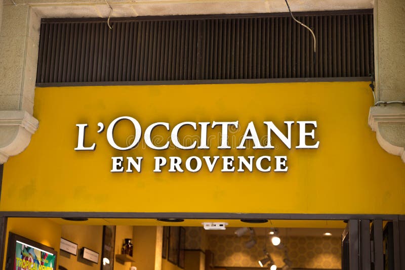Biarritz/Francia 10 05 2019: Tienda del en Provence de Occitane imágenes de archivo libres de regalías Biarritz/Francia 10 05 2019: Tienda del en Provence de Occitane imágenes de archivo libres de regalías