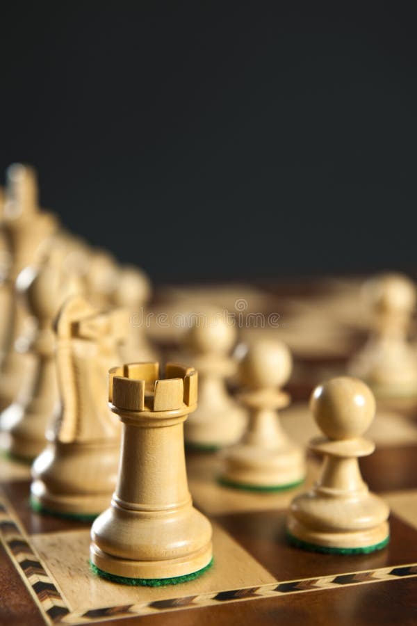 Biały deskowi szachowi kawałki