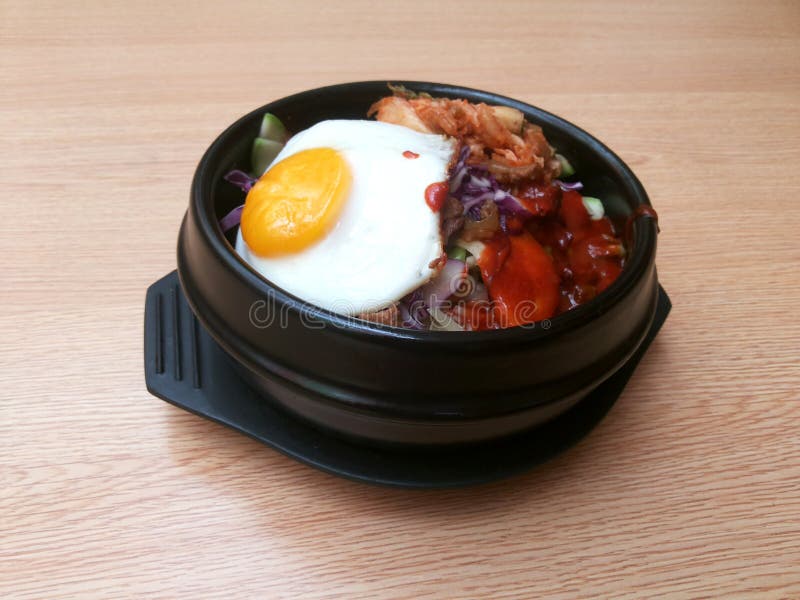 Bibimbap di Kamameshi del riso fotografie stock