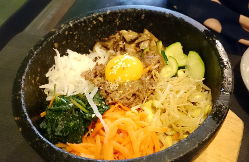 Bibimbap - Koreaans gerecht royalty-vrije stock afbeelding
