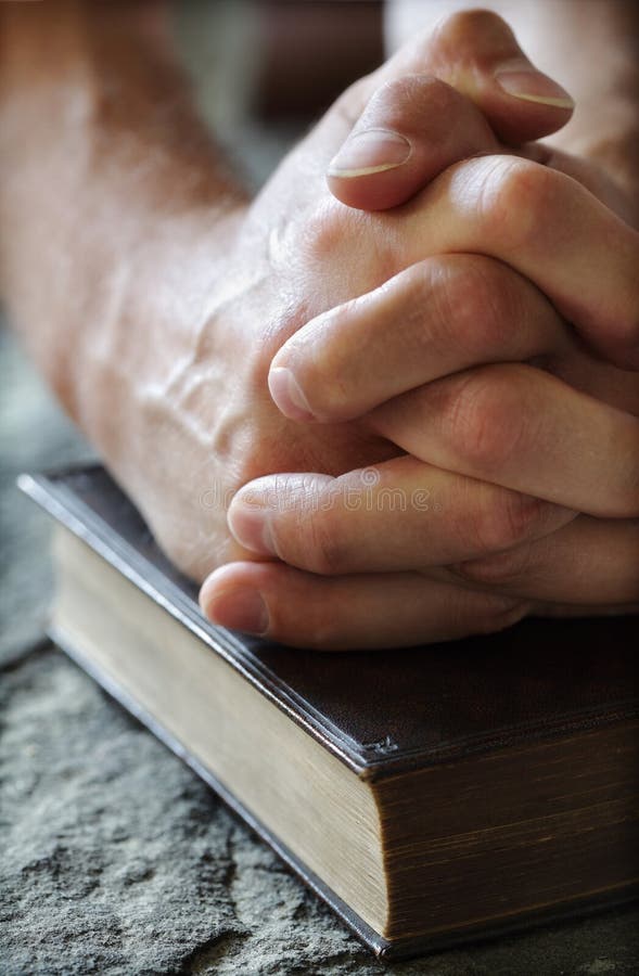 biblia wręcza świętego modlenie fotografia stock biblia wręcza świętego modlenie fotografia stock