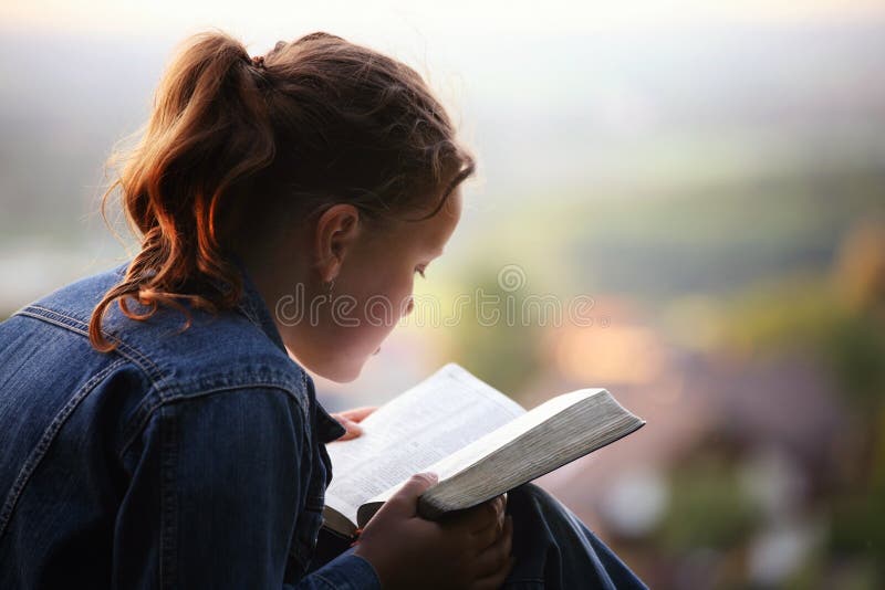 biblii czytanie obrazy stock biblii czytanie obrazy stock