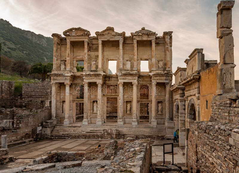 Biblioteca de Celsus na cidade antiga de Ephesus em Izmir, Turquia Local do património mundial do Unesco foto de stock royalty free Biblioteca de Celsus na cidade antiga de Ephesus em Izmir, Turquia Local do património mundial do Unesco foto de stock royalty free