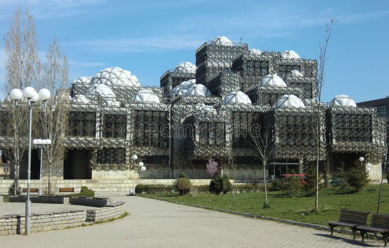 A biblioteca nacional de Kosovo imagem de stock A biblioteca nacional de Kosovo imagem de stock