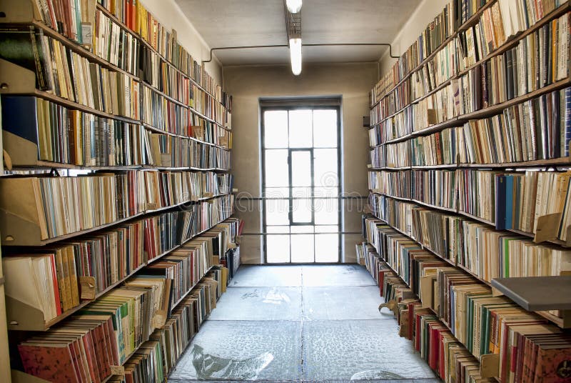 Biblioteczny składowy pokój
