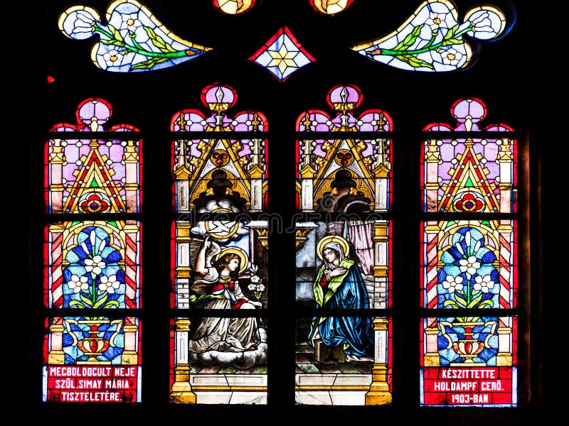 Biblisches Szenen-Buntglas innerhalb gotischen Roman Catholic Churchs von St Michael stockfotos Biblisches Szenen-Buntglas innerhalb gotischen Roman Catholic Churchs von St Michael stockfotos