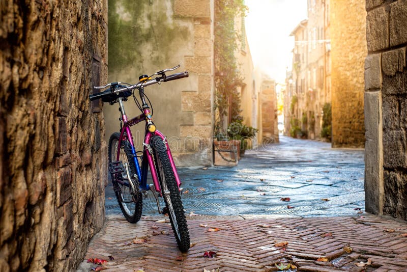 Bicicleta em Pienza foto de stock royalty free Bicicleta em Pienza foto de stock royalty free