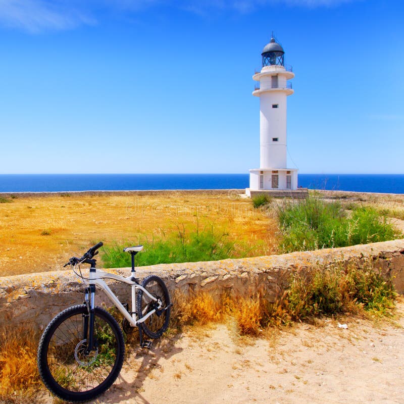 Bicicleta en el faro balear de Formentera Barbaria
