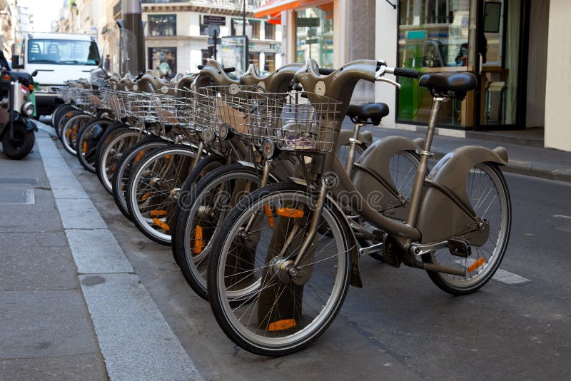 Bicicletas em Paris foto de stock royalty free